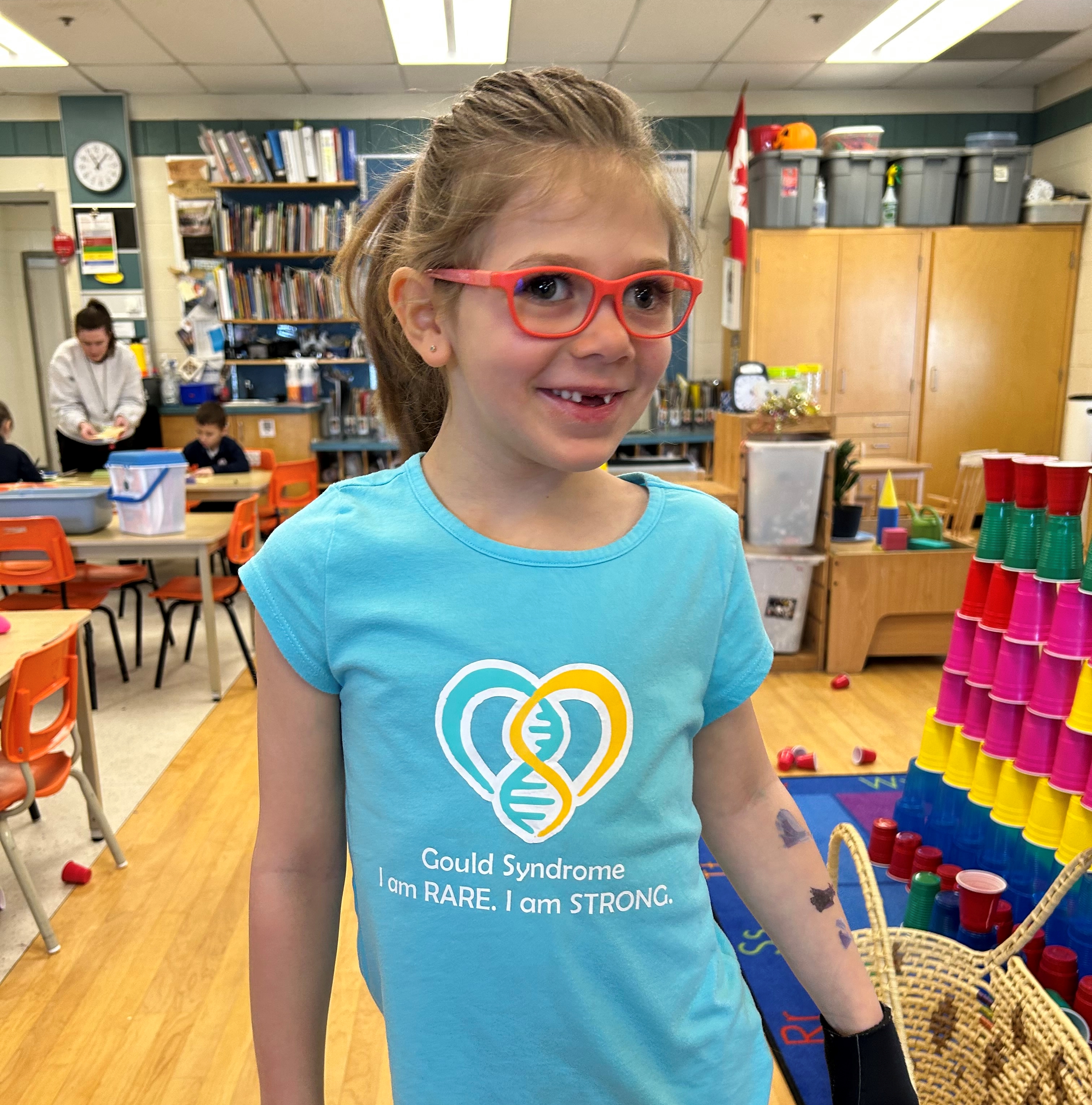 Mikayla wears a tshirt that reads "Gould Syndrome. I am RARE. I am STRONG."